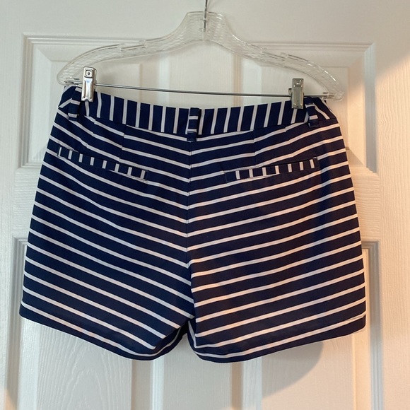 Women’s Nike Golf Shorts, size 6, navy blue with white stripes. - Picture 2 of 6